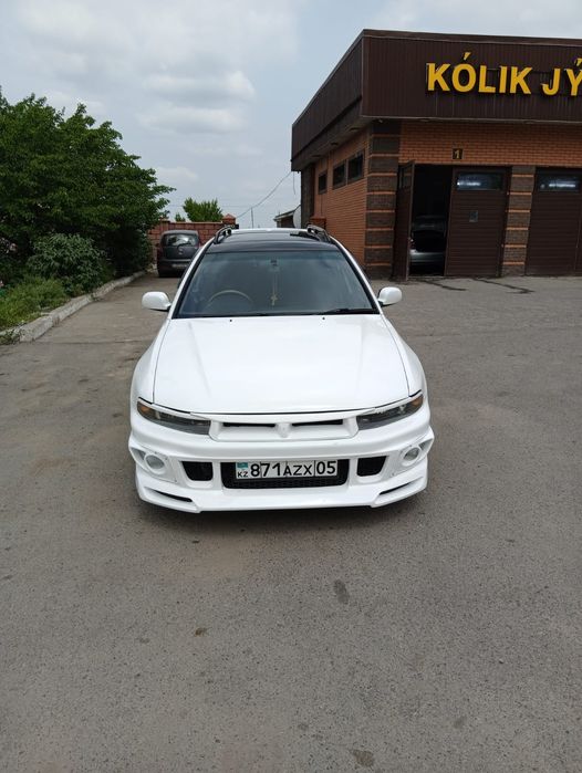 продам машину  Mitsubishi legnum 1998года