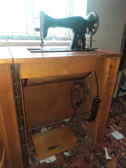 Швейная машинка ножная