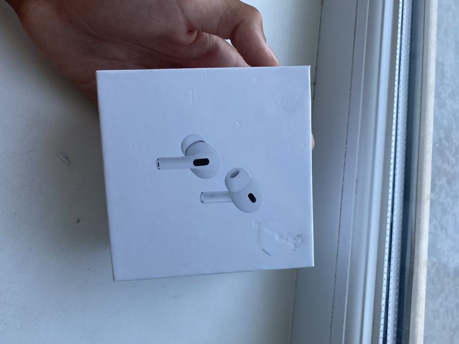 Оригинальные AirPods Pro 2.