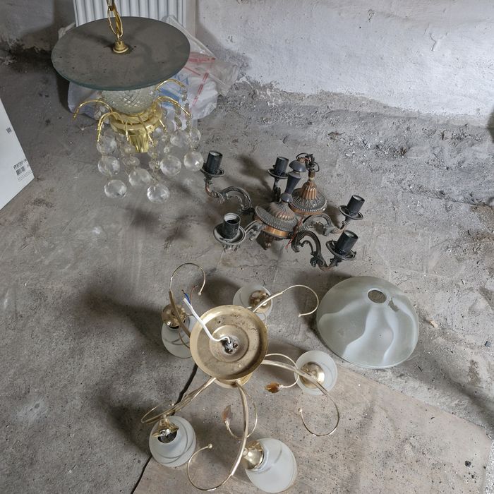 Люстры в рабочем состоянии