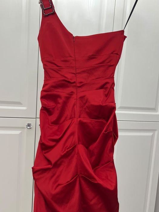 Vand rochie rosie