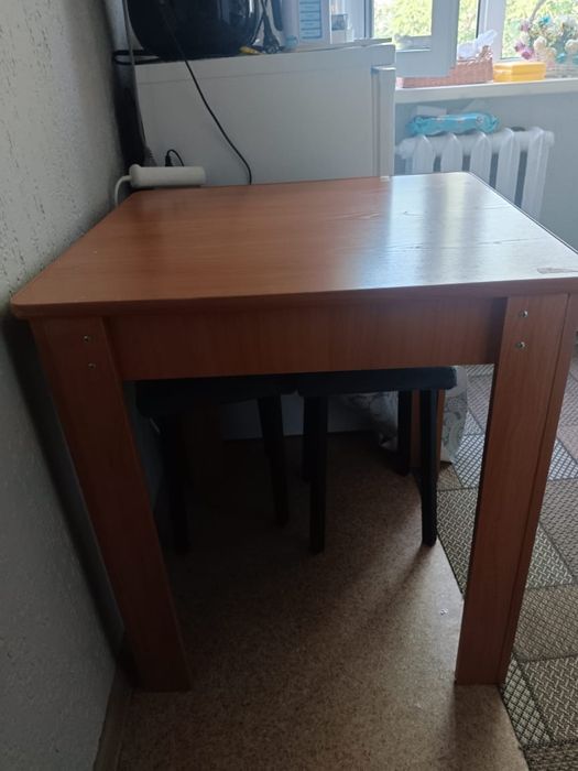 Продам кухонный стол