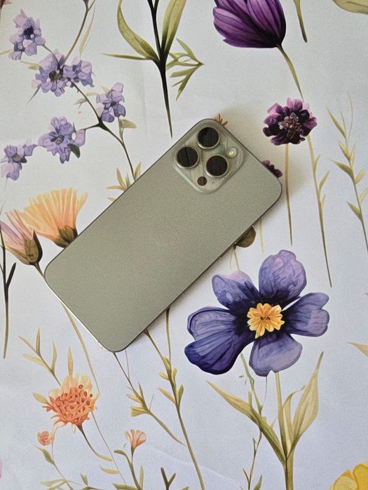 Продам или обменяю iPhone 15 pro max 512gb Silver Titan version