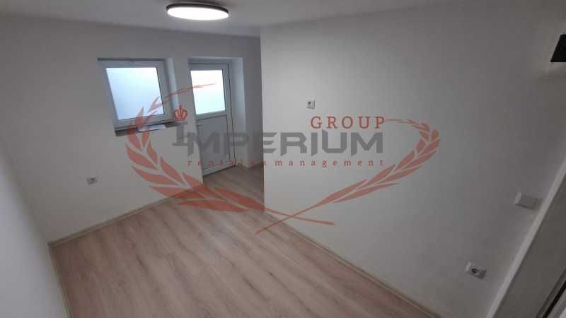 Продава се Магазин в Варна, Левски - 12 кв.м за 2167 €/кв.м - Снимка #2