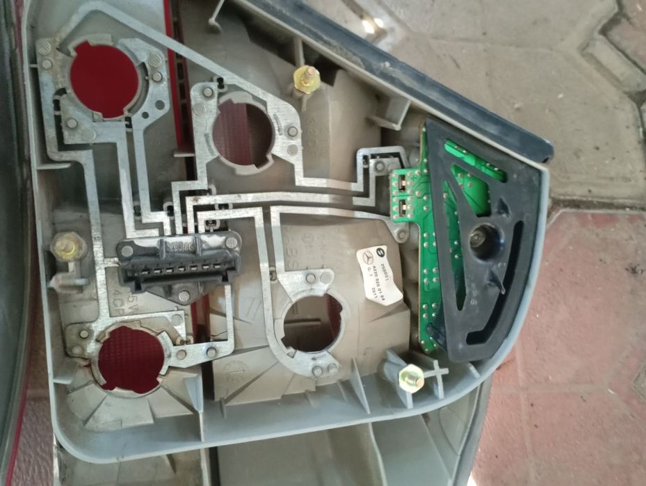 Продам задние фары