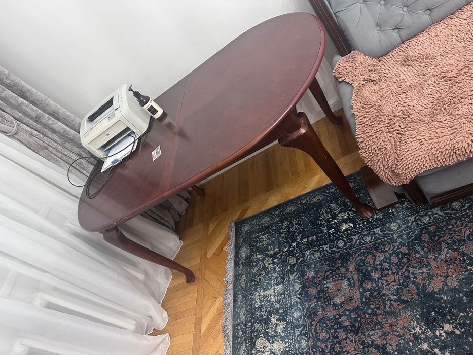 Стол деревянный коричневый