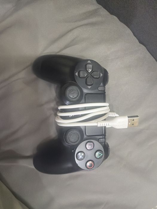 Оригинальный геймпад от Playstation 4.