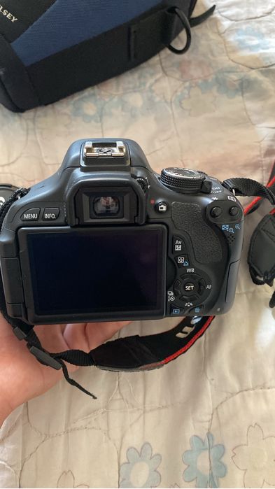 Canon EOS 600D с объективом