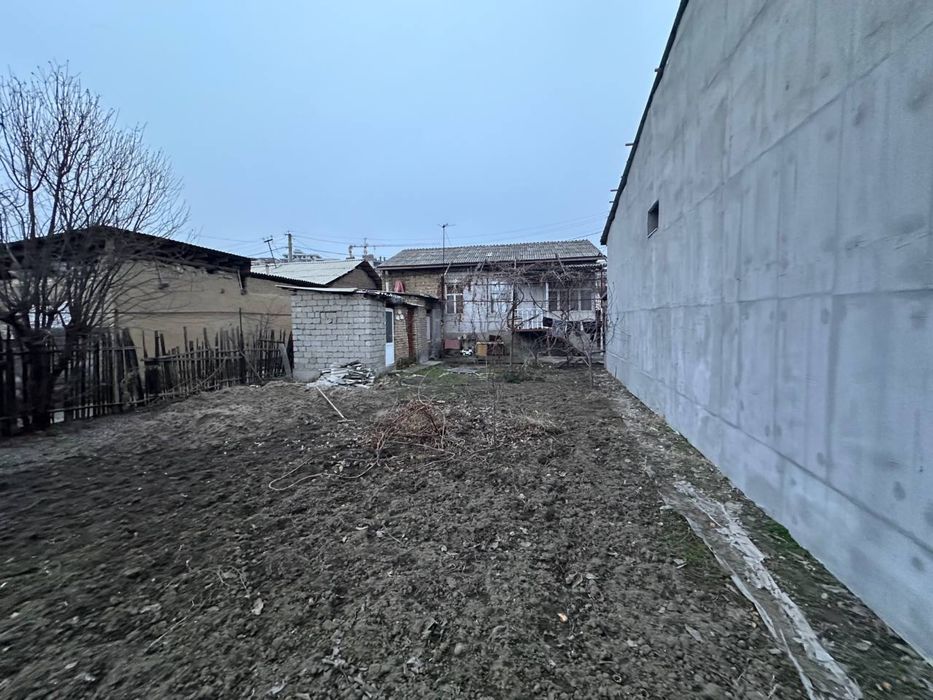 Yer narxida uy sotladi srocna
