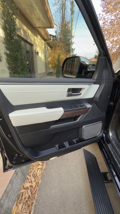 Toyota sequoia capstone full rodnoy kraska