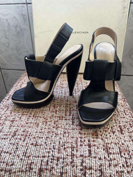 Sandale din piele naturală marca Balenciaga