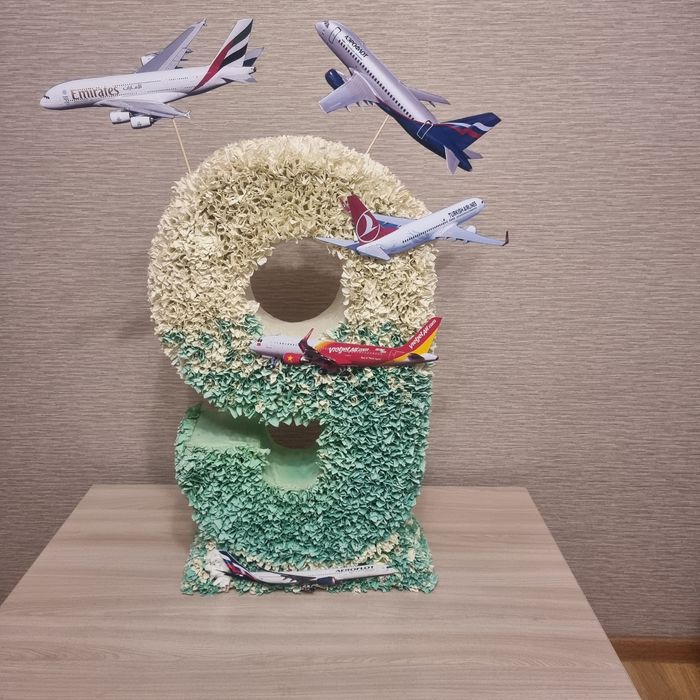 Цифра 9 большая.