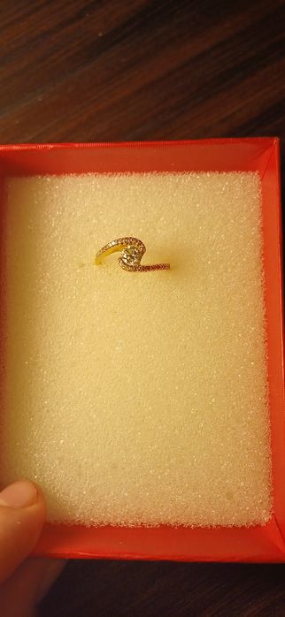 Inel aur Dubai  18 k cu diamante naturale .