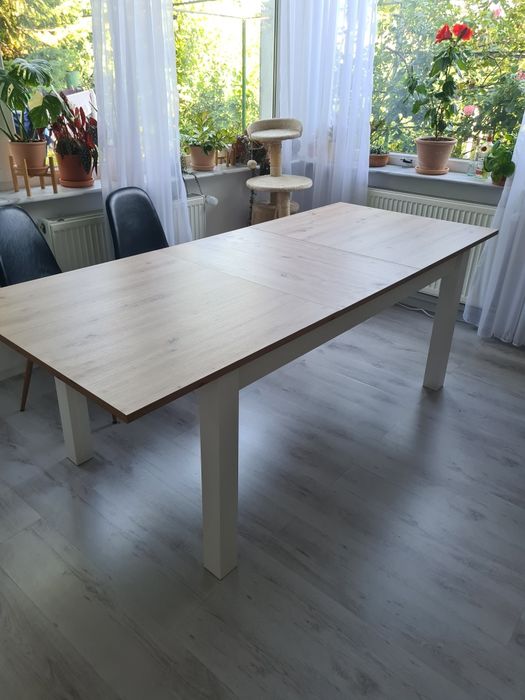 Masa extensibila 8 pers Mobexpert, 1200 lei neg.
