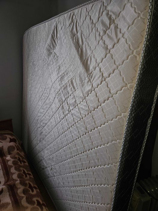 Продам два матраса б/у