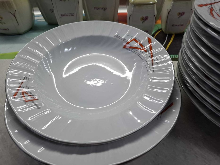 Български порцеланови чинии