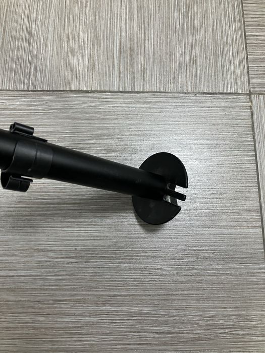 Продавам стойка с два монитора Lenovo 24” L24i-30