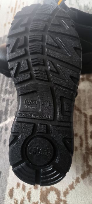 Продам спецобувь