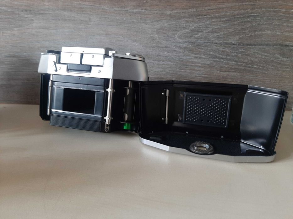 фотоапарат EXA 1a + Carl Zeiss Jena Tessar 2.8/50 – като нов!