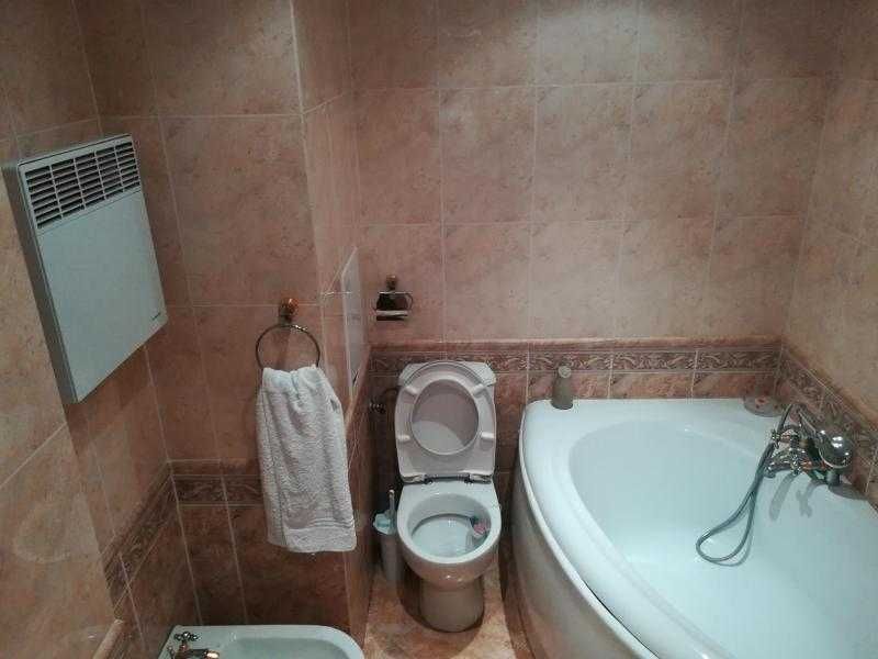 Дава се под наем Двустаен апартамент в Бургас, Център - 65 кв.м за 433.5 € - Снимка #4