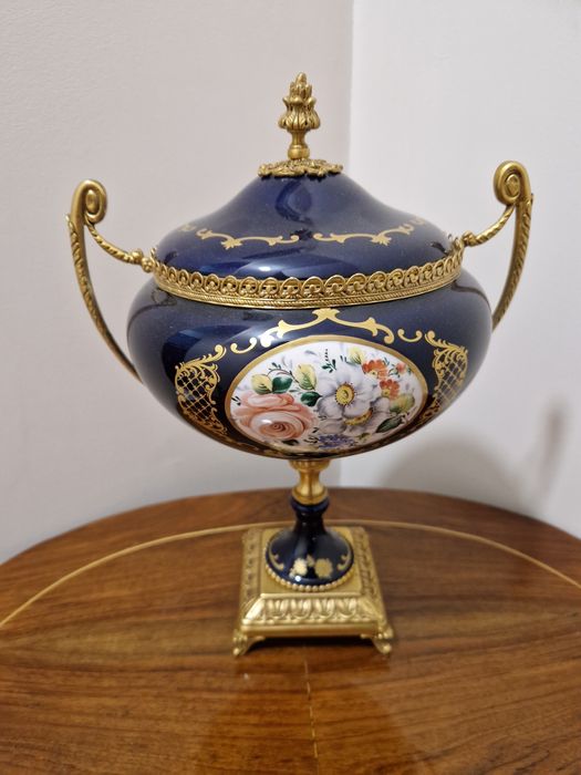 Уникална антикварна френска порцеланова купа Limoges