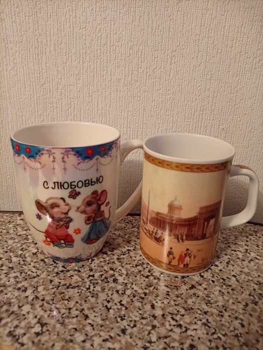 Набор разных кружек