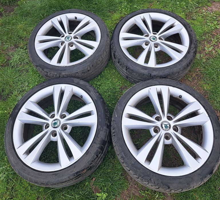 Jante r18 5x112 7.5j et51
Salut
Vând acest set de jante R18 5x112 7.5j et 51, se prezintă exact ca în poze
Predare personală în Buzău-împrejurări
Se p