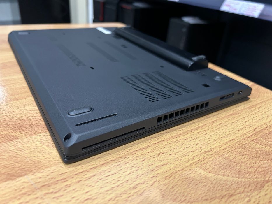 Като нов! Лаптоп Lenovo T480 i7/32GB RAM/1TB SSD, ТЪЧ, 3 мес. гар.!