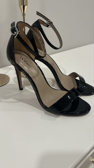 Новые стильные босоножки