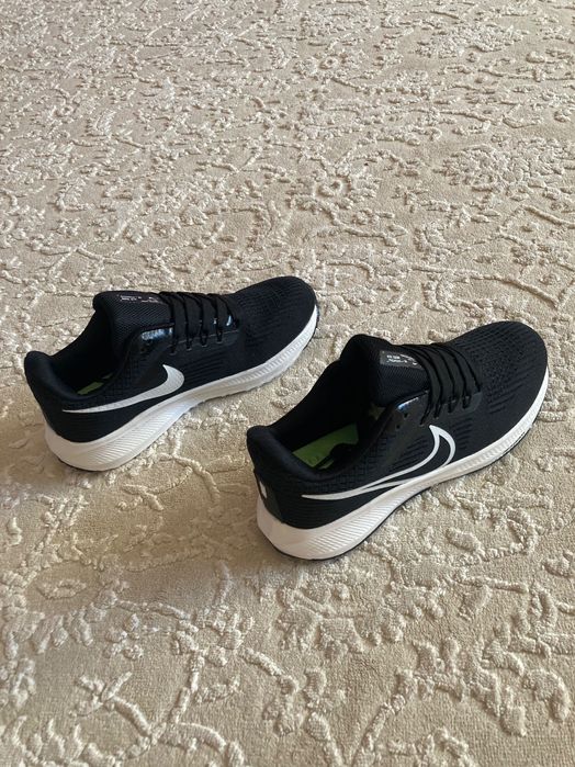 Кроссовка nike             .