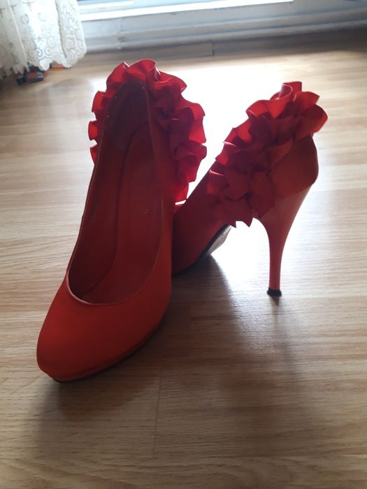 Pantofi cu toc cui satinati