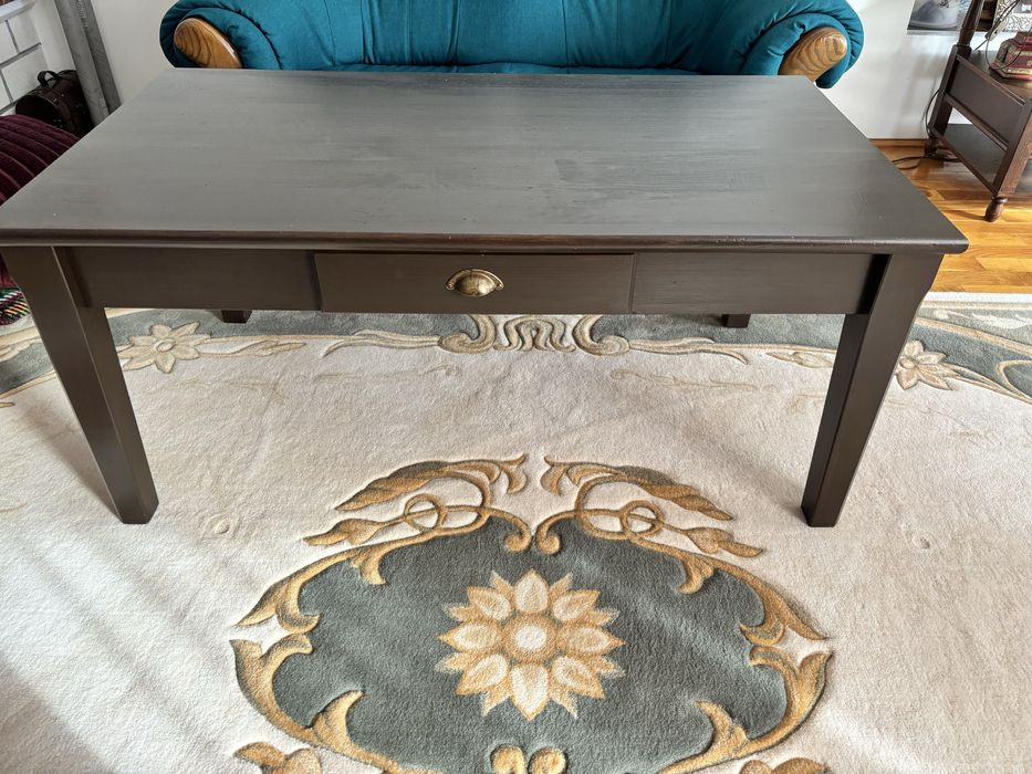 Masă living cu sertar