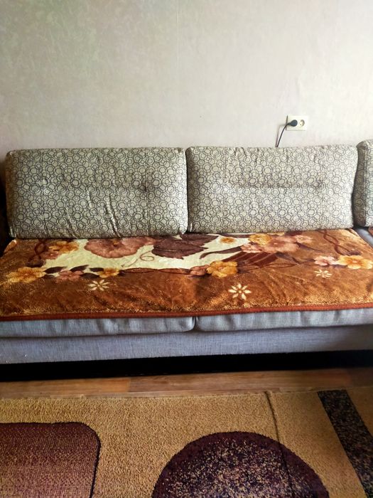 Диван угловой продам