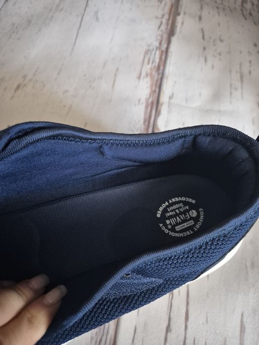 Фирменные кроссовки