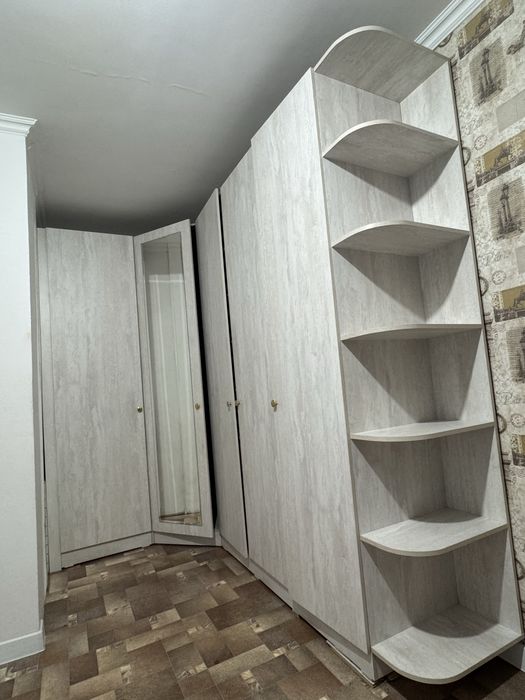 Угловой вместительный шкаф