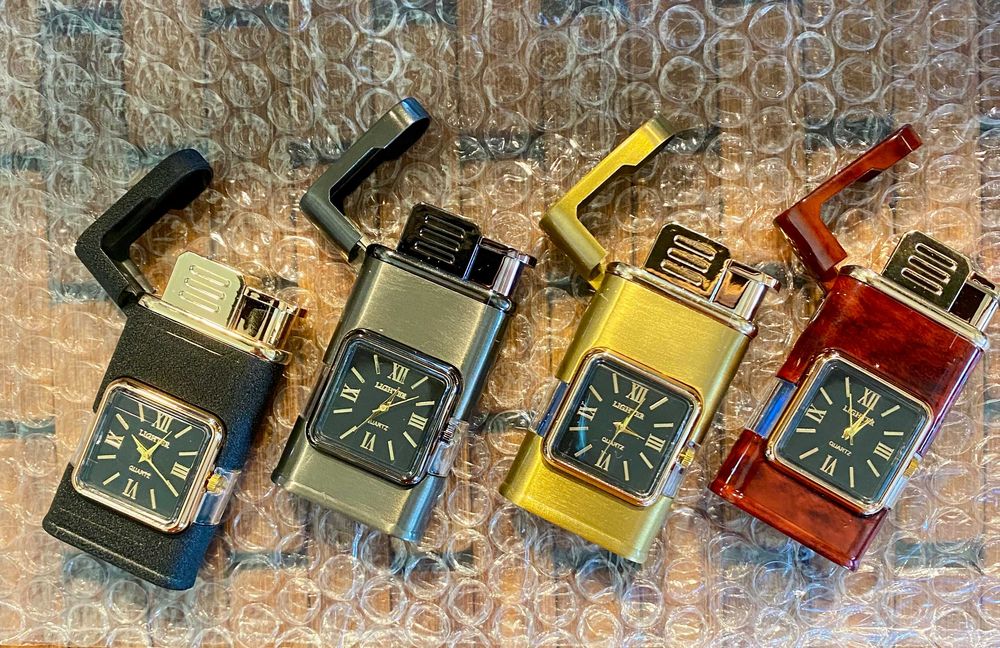 Подарок. Сувенир. Газова ветроустойчива запалка с часовник.