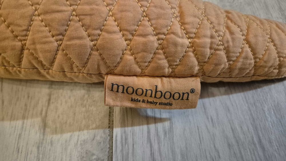 perna de alaptare Moonboon