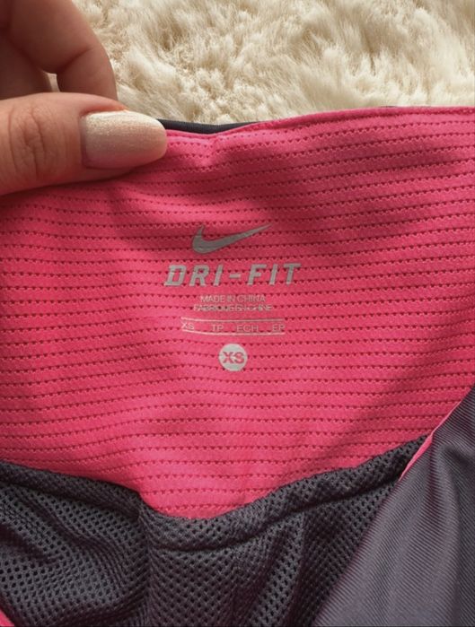 Pantaloni Nike noi cu eticheta