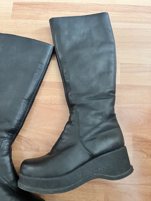 Продам кожаные сапоги на платформе