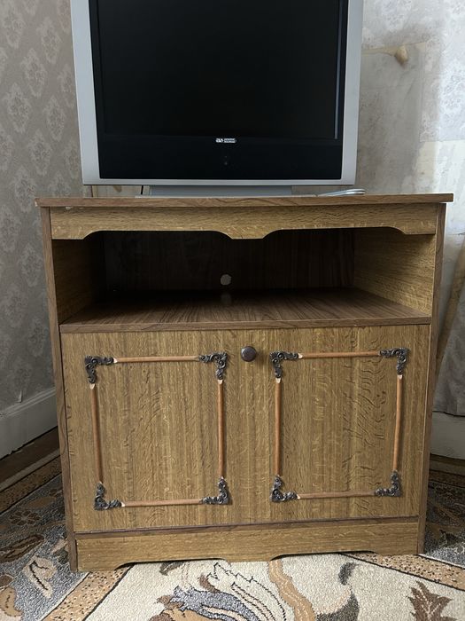 Mobilier , Canapea tip Pat la desfacere , 2 fotolii , Vitrina cu Led ,