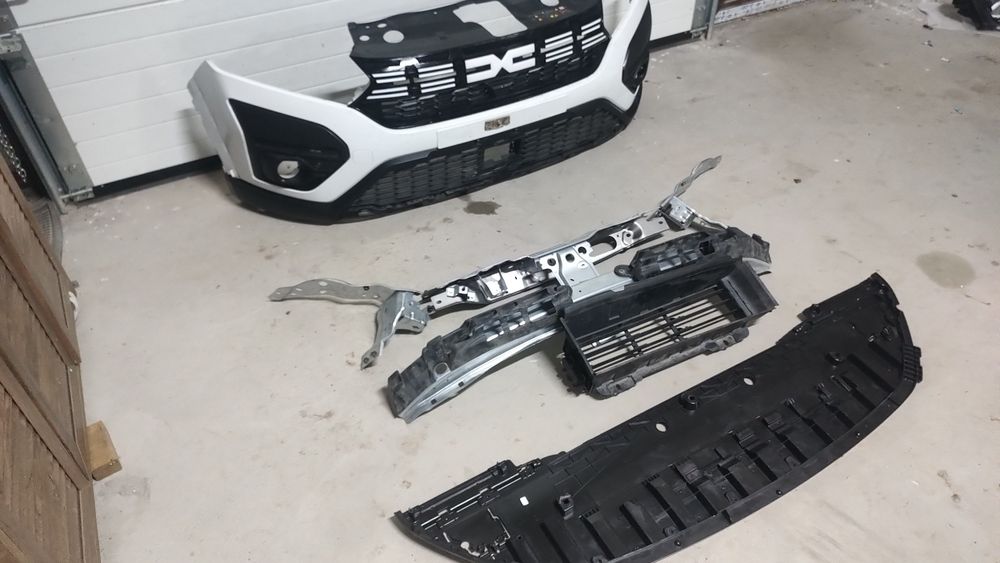 Bara fata , ochelari faruri, traversa , trager , volet Dacia jogger