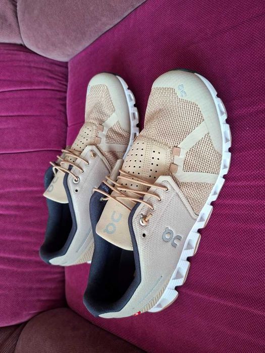 Adidasi alergare On Running Cloud Swiss Engineering marimea 43 zero km