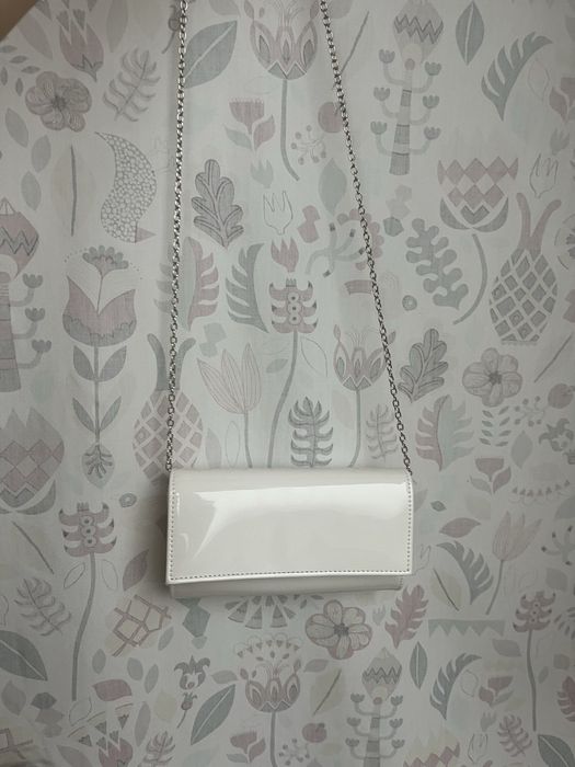 клъч чанта с верижка