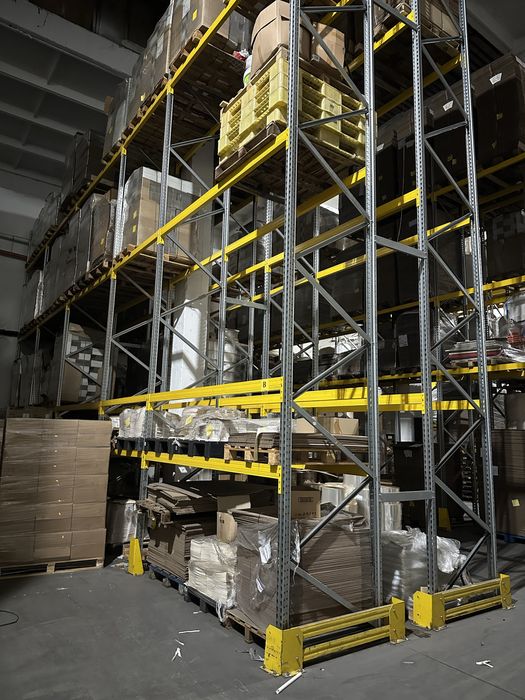 Vindem rafturi metalice și hale metalice pe structuri de raft