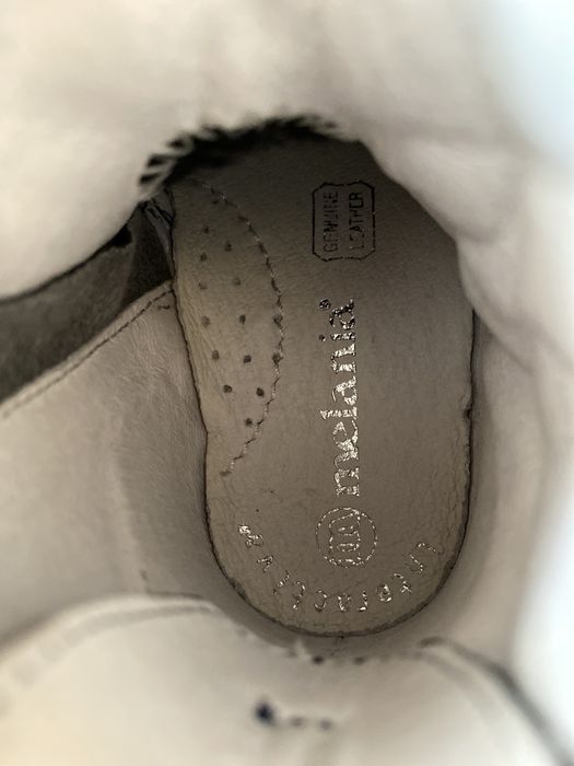 Vând cizmulițe  Melania noi pentru fetițe din piele