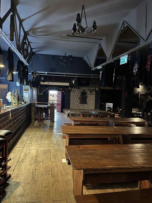 De închiriat spațiu comercial 250 m² – fost BAR pentru motocicliști