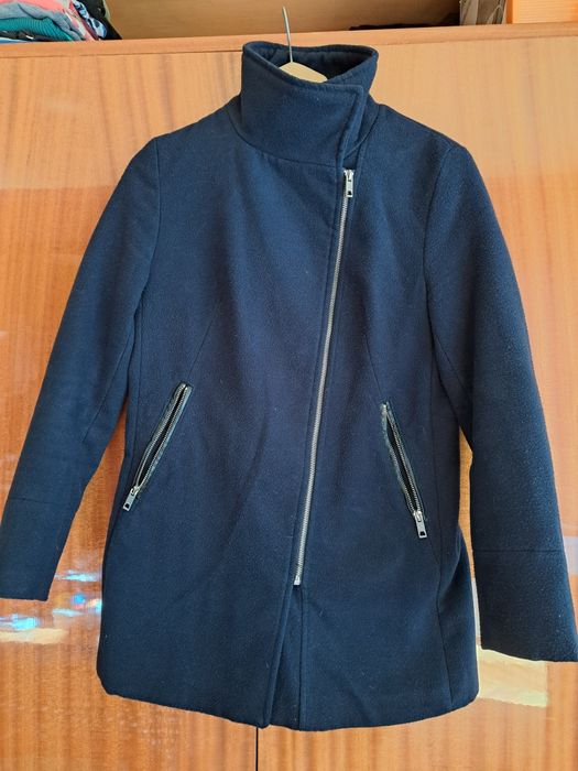 Bershka Палто в тъмносин цвят, размер S