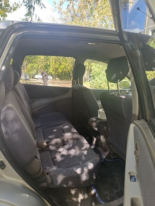 Продам Nissan tino