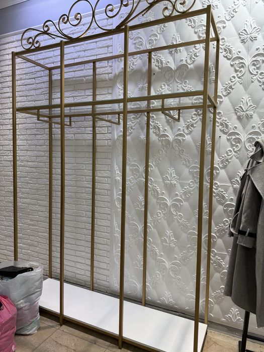 Стеллажи для одежды