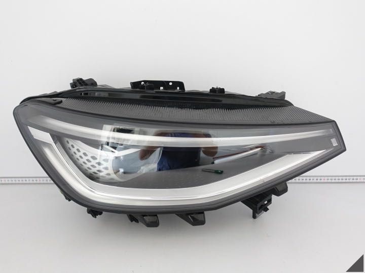 Десен фар Volkswagen id4 Full Led